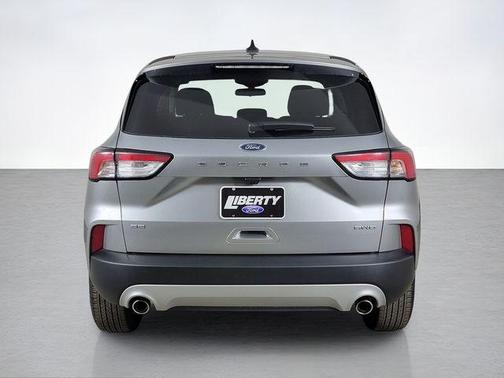 Iconic Silver Metallic 2022 Ford Escape SE