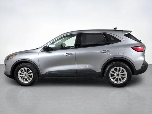 Iconic Silver Metallic 2022 Ford Escape SE