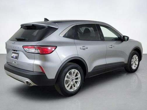 Iconic Silver Metallic 2022 Ford Escape SE