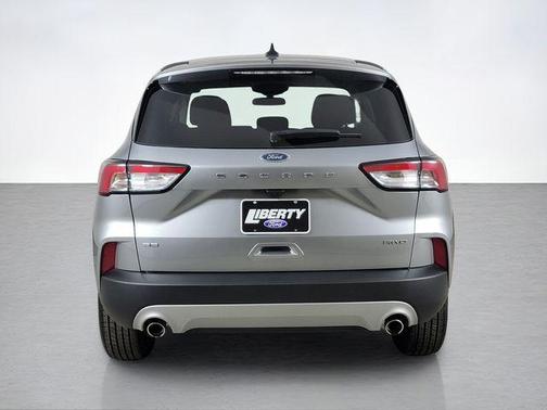 Iconic Silver Metallic 2022 Ford Escape SE