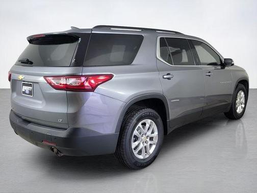 Satin Steel Metallic 2019 Chevrolet Traverse LT Cloth