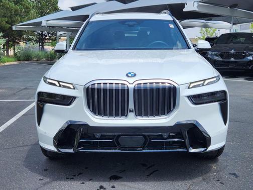 Mineral White Metallic 2027 BMW X7 xDrive40i