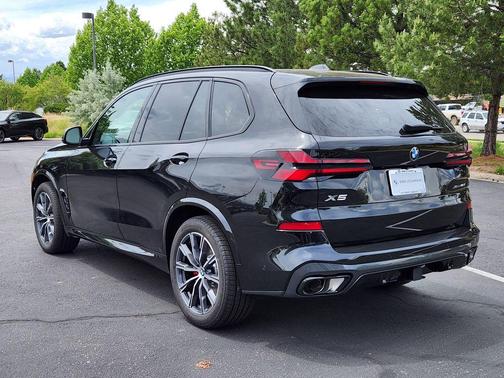 Black Sapphire Metallic 2026 BMW X5 xDrive40i