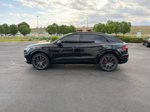 Orca Black Metallic 2021 Audi Q8 55 Prestige