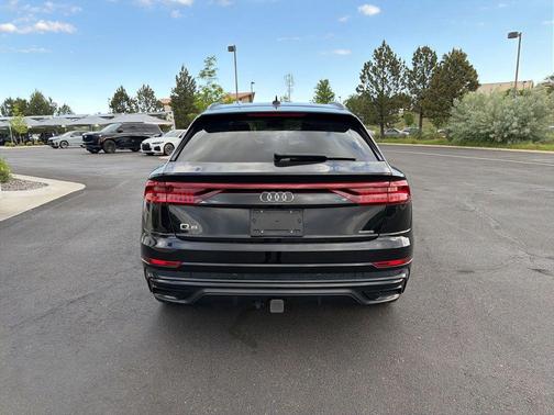 Orca Black Metallic 2021 Audi Q8 55 Prestige