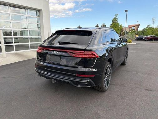 Orca Black Metallic 2021 Audi Q8 55 Prestige