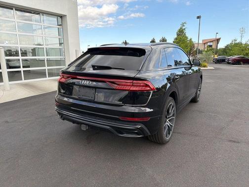 Orca Black Metallic 2021 Audi Q8 55 Prestige