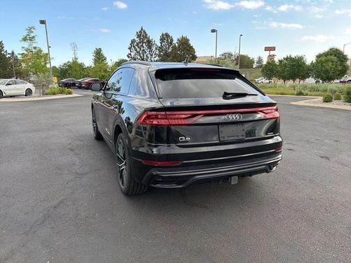 Orca Black Metallic 2021 Audi Q8 55 Prestige
