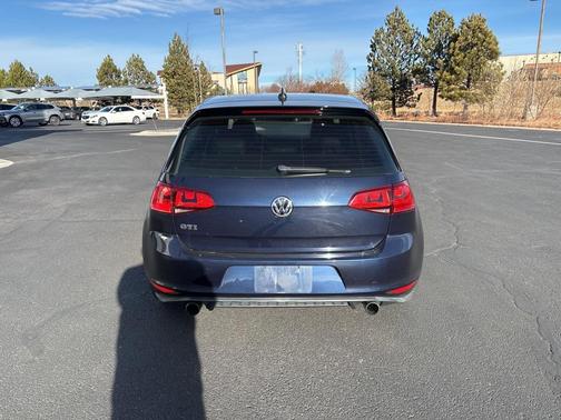 2015 Volkswagen Golf GTI 2.0T SE 4-Door