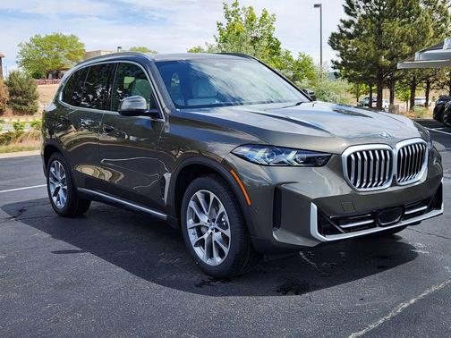 Manhattan Green Metallic 2026 BMW X5 xDrive40i