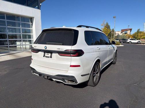 Mineral White Metallic 2024 BMW X7 xDrive40i