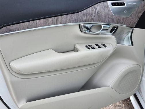 2023 Volvo XC90 Recharge Plug-In Hybrid T8 Ultimate Bright Theme 7-Seater