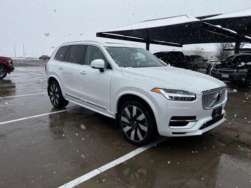 2023 Volvo XC90 Recharge Plug-In Hybrid T8 Ultimate Bright Theme 7-Seater