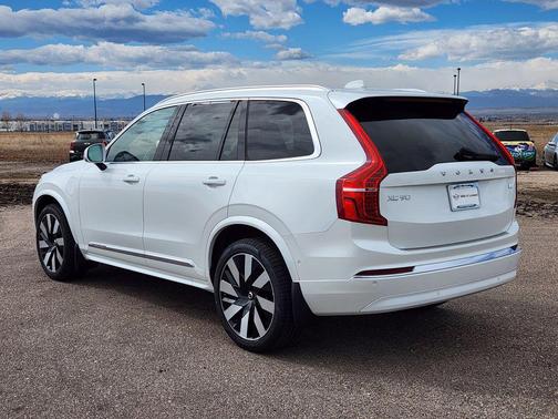 2023 Volvo XC90 Recharge Plug-In Hybrid T8 Ultimate Bright Theme 7-Seater
