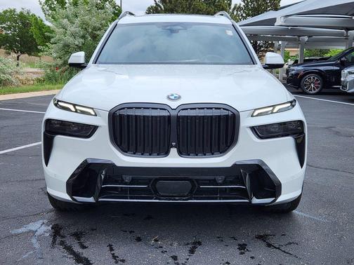 Mineral White Metallic 2027 BMW X7 xDrive40i