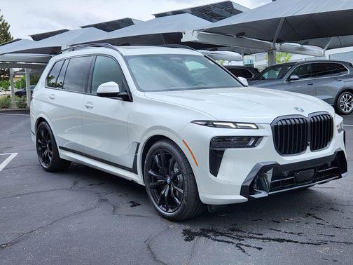 Mineral White Metallic 2027 BMW X7 xDrive40i