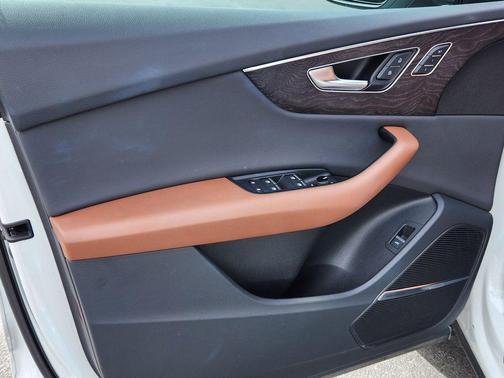 Glacier White Metallic 2019 Audi Q8 3.0T Premium