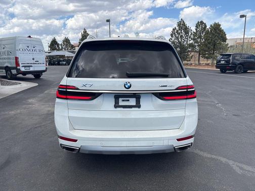 Alpine White 2024 BMW X7 xDrive40i