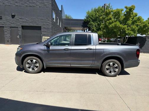 Modern Steel Metallic 2019 Honda Ridgeline RTL