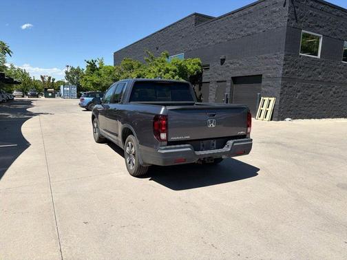 Modern Steel Metallic 2019 Honda Ridgeline RTL