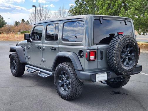 Sting-Gray Clearcoat 2022 Jeep Wrangler Willys