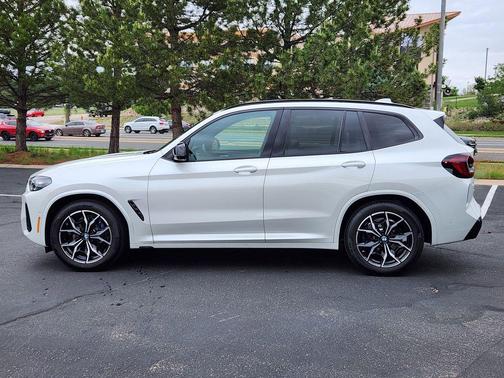 Mineral White Metallic 2023 BMW X3 M40i