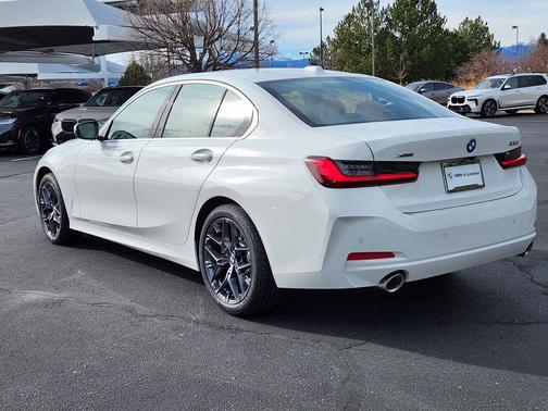 2026 BMW 330 i xDrive