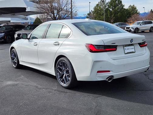 2026 BMW 330 i xDrive