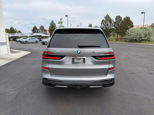 Skyscraper Grey Metallic 2025 BMW X7 M60i