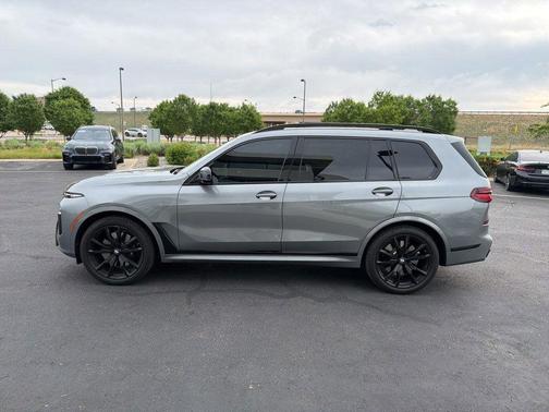 Skyscraper Grey Metallic 2025 BMW X7 M60i