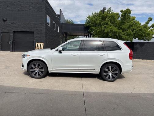 White 2023 Volvo XC90 B6 Ultimate 7-Seater