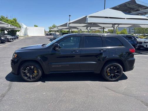 Diamond Black Crystal Pearlcoat 2021 Jeep Grand Cherokee Trackhawk