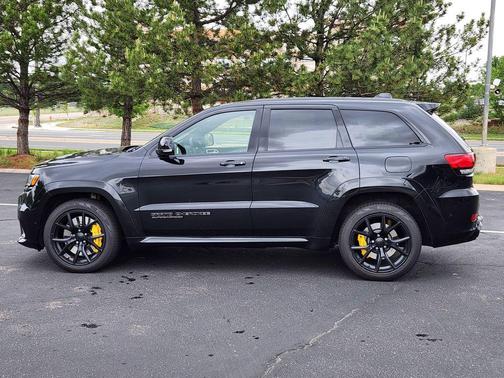 Diamond Black Crystal Pearlcoat 2021 Jeep Grand Cherokee Trackhawk