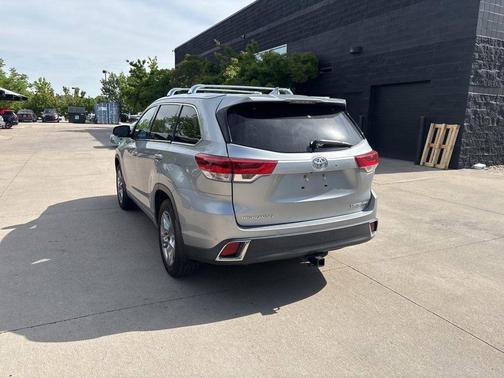 Celestial Silver Metallic 2019 Toyota Highlander Limited