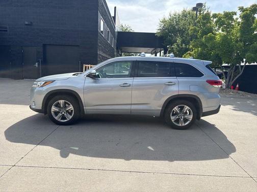 Celestial Silver Metallic 2019 Toyota Highlander Limited