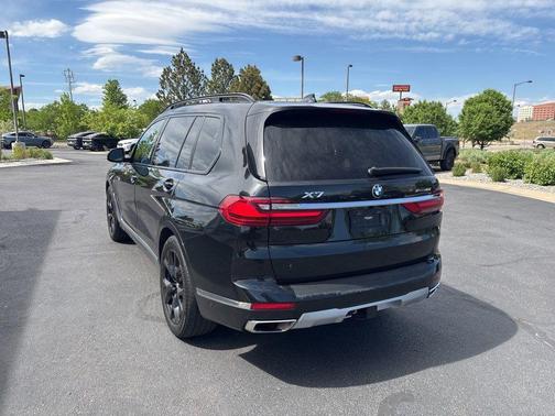 Black Sapphire Metallic 2022 BMW X7 xDrive40i