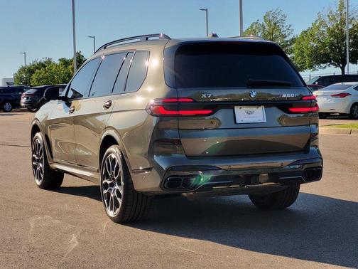 Manhattan Green Metallic 2026 BMW X7 M60i