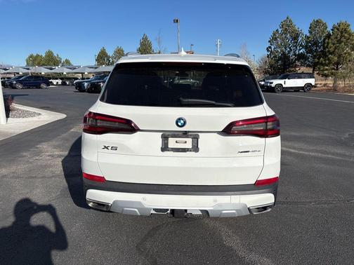 Alpine White 2023 BMW X5 PHEV xDrive45e