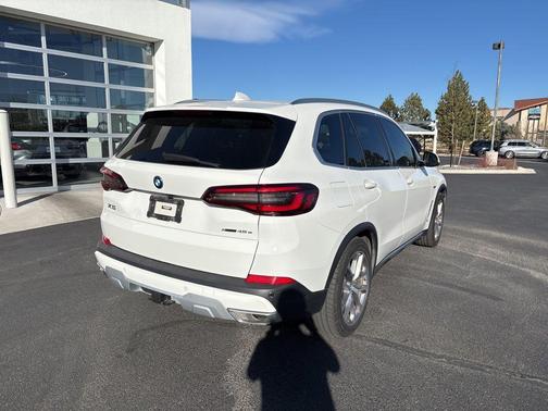 Alpine White 2023 BMW X5 PHEV xDrive45e