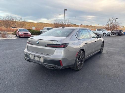 2023 BMW 760 i xDrive