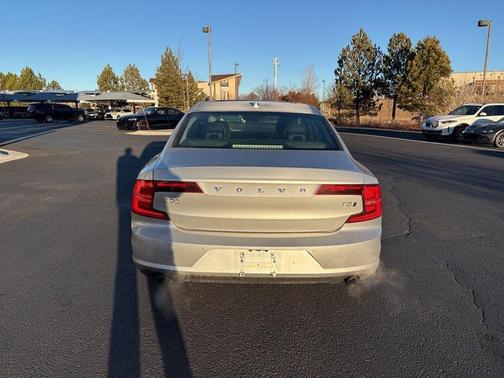 2018 Volvo S90 T5 Momentum