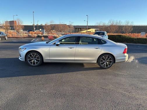 2018 Volvo S90 T5 Momentum