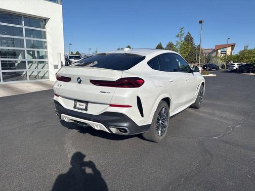 Mineral White Metallic 2024 BMW X6 xDrive40i
