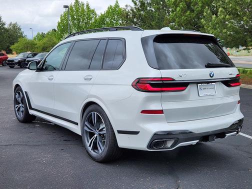 Mineral White Metallic 2027 BMW X7 xDrive40i