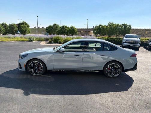 Brooklyn Grey Metallic 2025 BMW i5 xDrive40