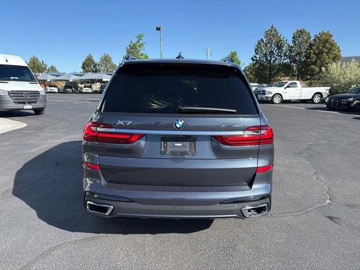 Arctic Grey Metallic 2022 BMW X7 xDrive40i