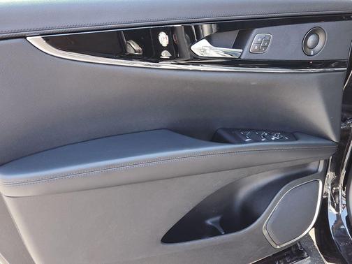 Infinite Black Metallic Clearcoat 2023 Lincoln Nautilus Reserve
