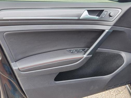 2017 Volkswagen Golf GTI 2.0T SE 4-Door