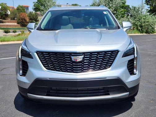 Radiant Silver Metallic 2019 Cadillac XT4 Premium Luxury