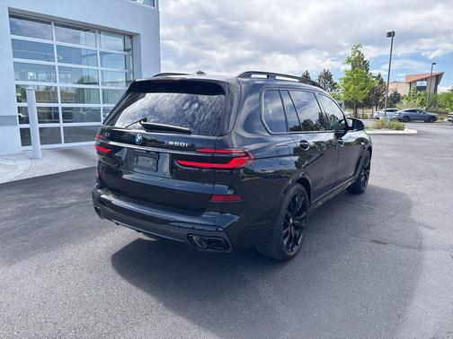 Black Sapphire Metallic 2026 BMW X7 M60i
